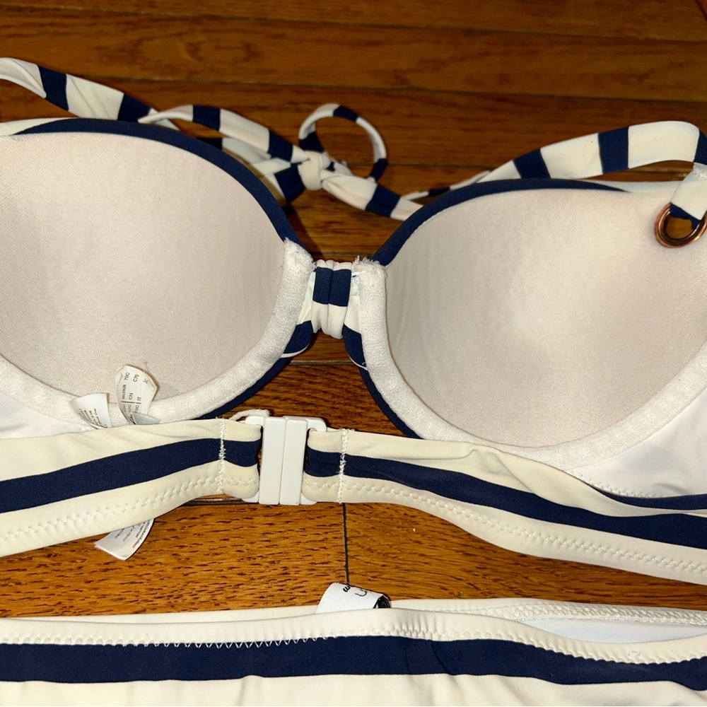 Beautiful bikini - Picture 6 of 10